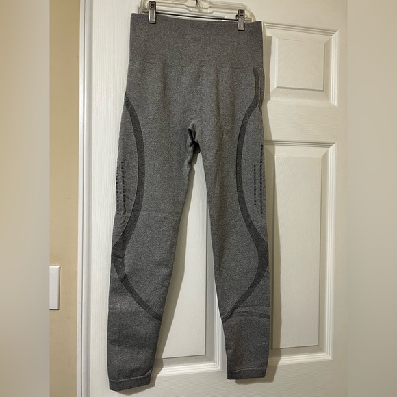 Active leggings. Only wore once. Great shape. Like new - Picture 2 of 3